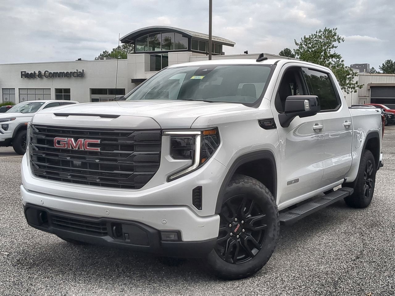 2026 GMC Sierra 4WD Crew Cab Short Box Elevation's photo