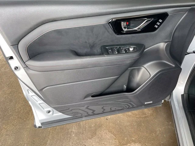 Used 2025 Silver Subaru Touring image 27