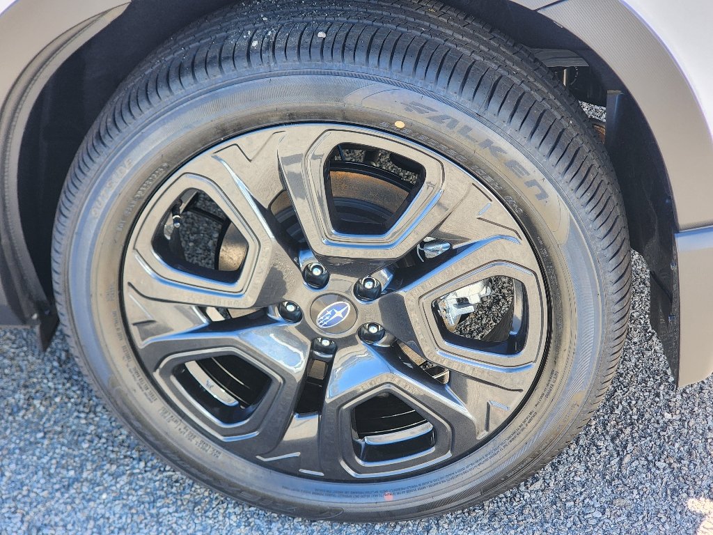 Used 2025 Crystal White Pearl Subaru Onyx Edition Touring image 4