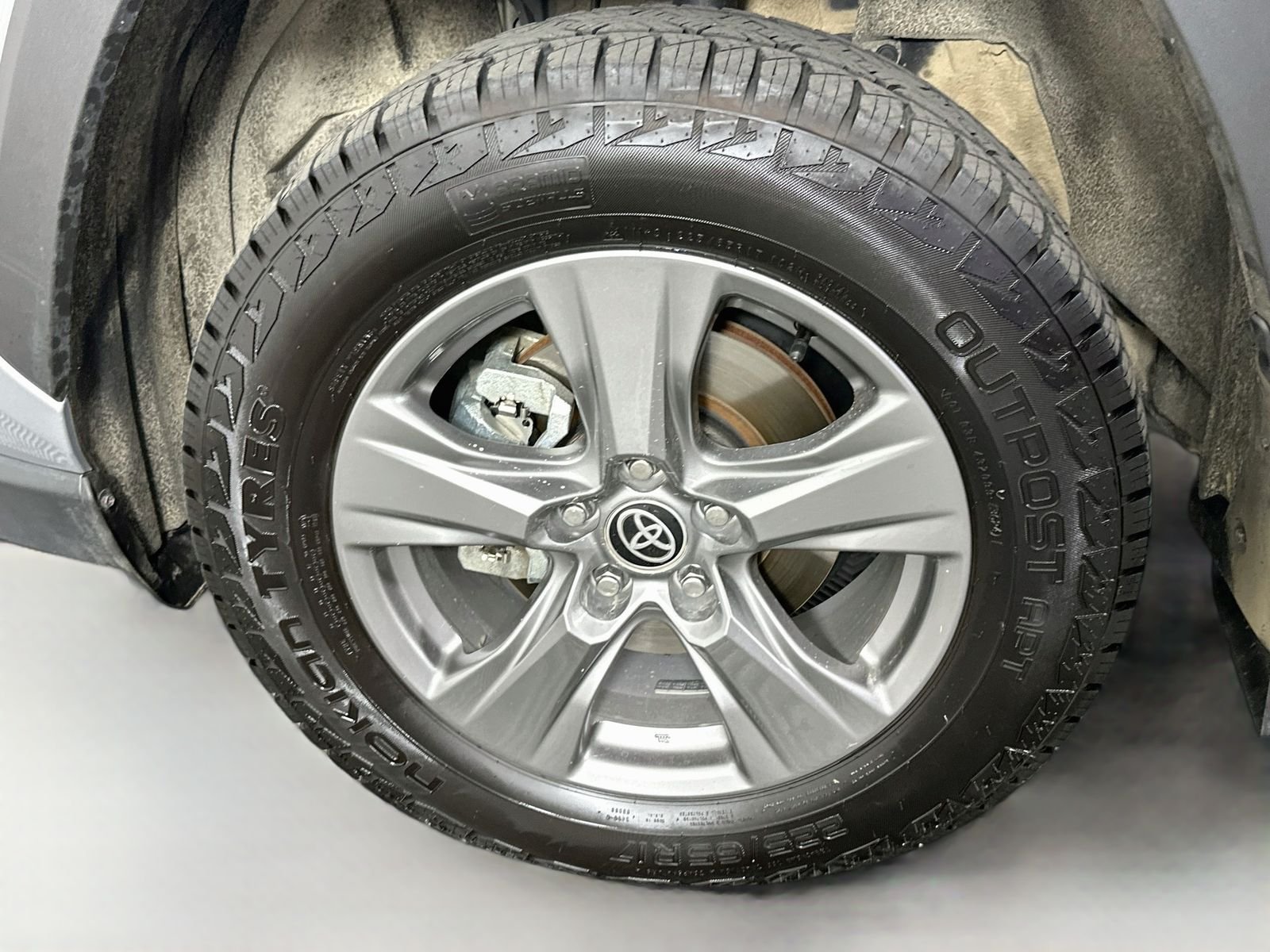 Used 2024 Silver Sky Metallic Toyota XLE image 31