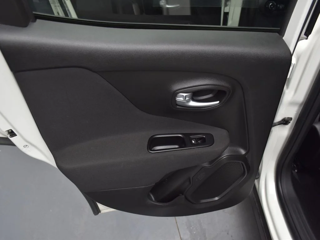 Certified Used 2021 White Jeep Latitude image 18