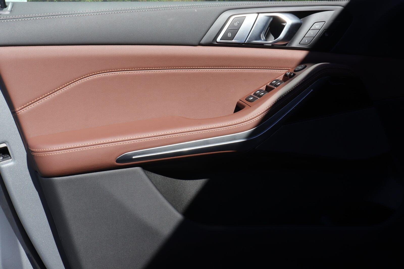 Used 2026 Skyscraper Grey Metallic BMW sDrive40i image 9