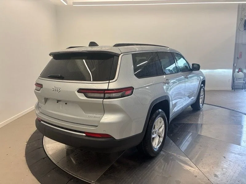 New 2026 Silver Zynith Exterior Paint Jeep Laredo X image 3