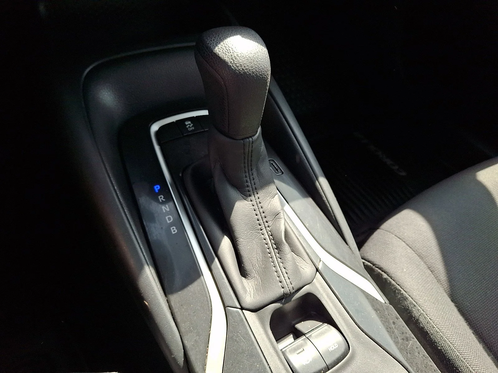 Used 2020 Super White Toyota LE image 15