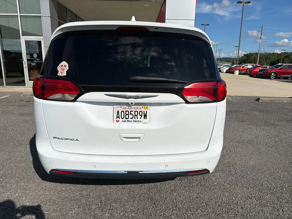 Used 2017 Bright White Clearcoat Chrysler Touring-L Plus image 5