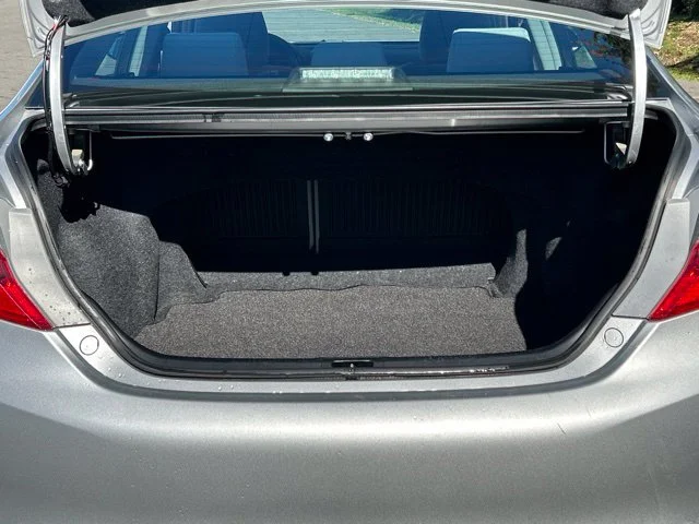 Used 2012 Silver Toyota LE image 30