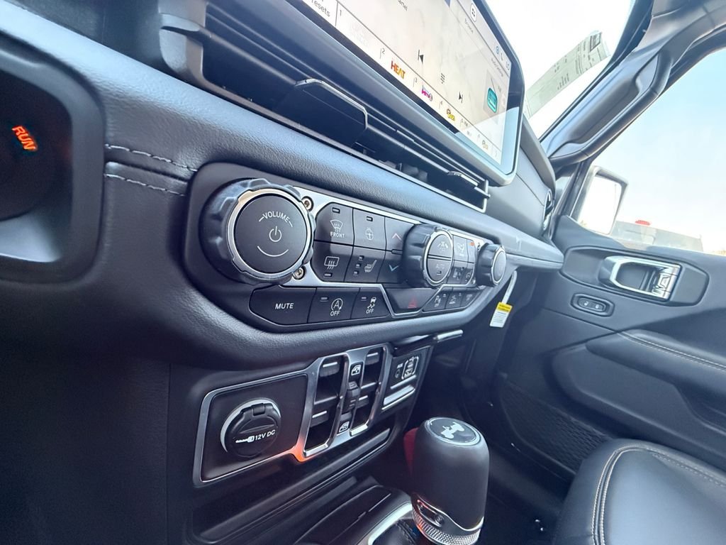 2025 Jeep Wrangler 4-Door Sahara - Photo 23