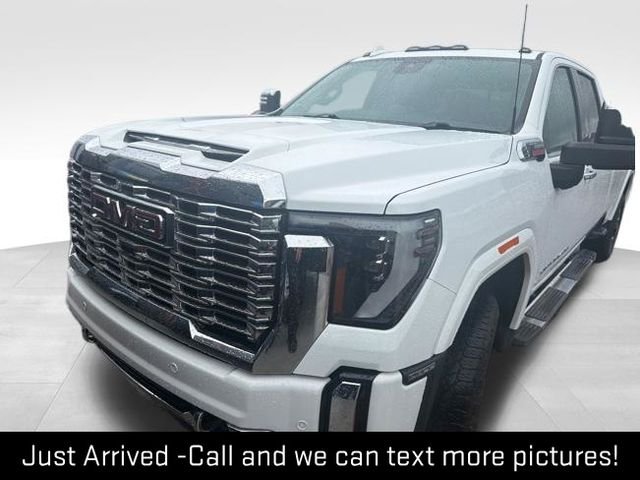 2024 GMC Sierra 4WD Crew Cab Standard Box Denali's photo