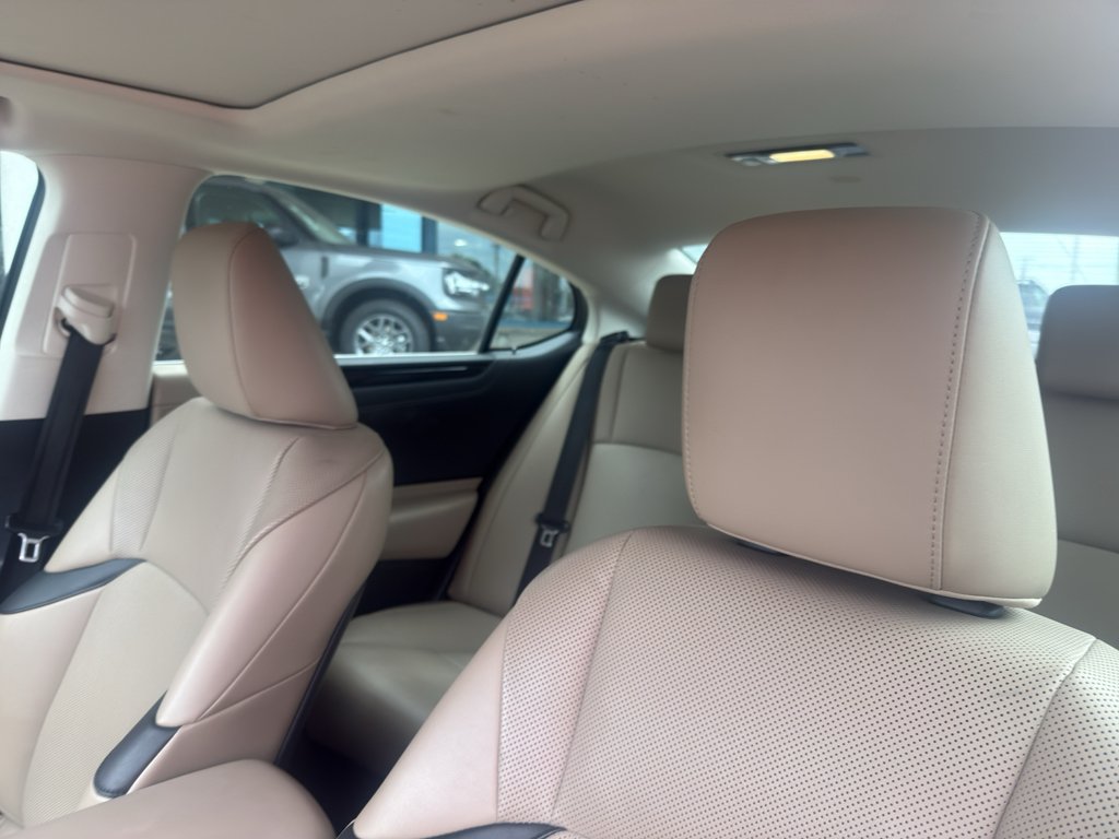 Used 2020 Eminent White Pearl Lexus Base image 12