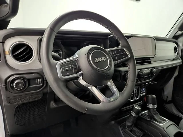 Used 2025 Bright White Cl Jeep Sahara image 17