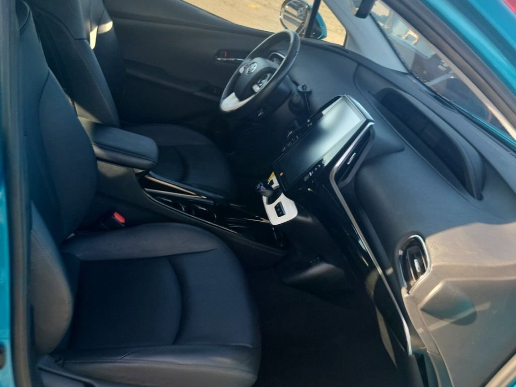 Used 2017 Blue Toyota Advanced image 2