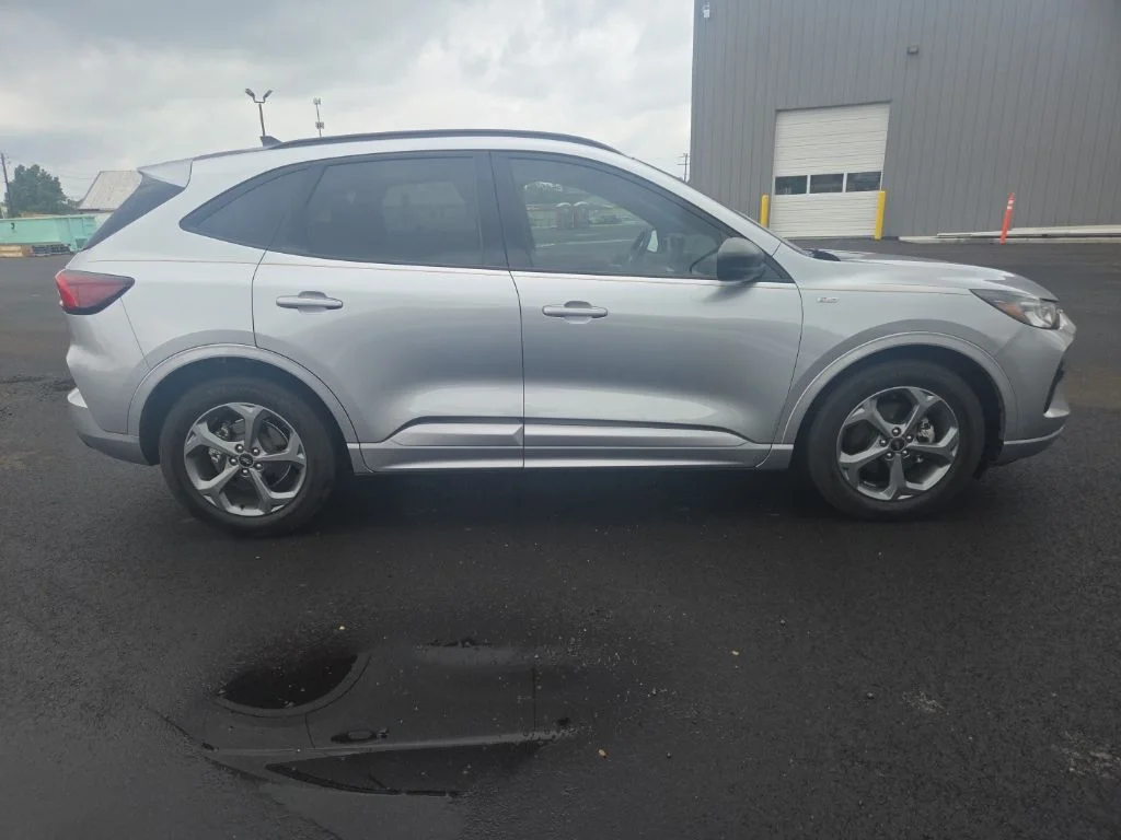 Used 2023 Silver Ford ST-Line image 14