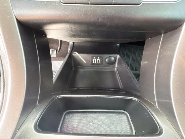 Used 2019 Black Ford SE image 19