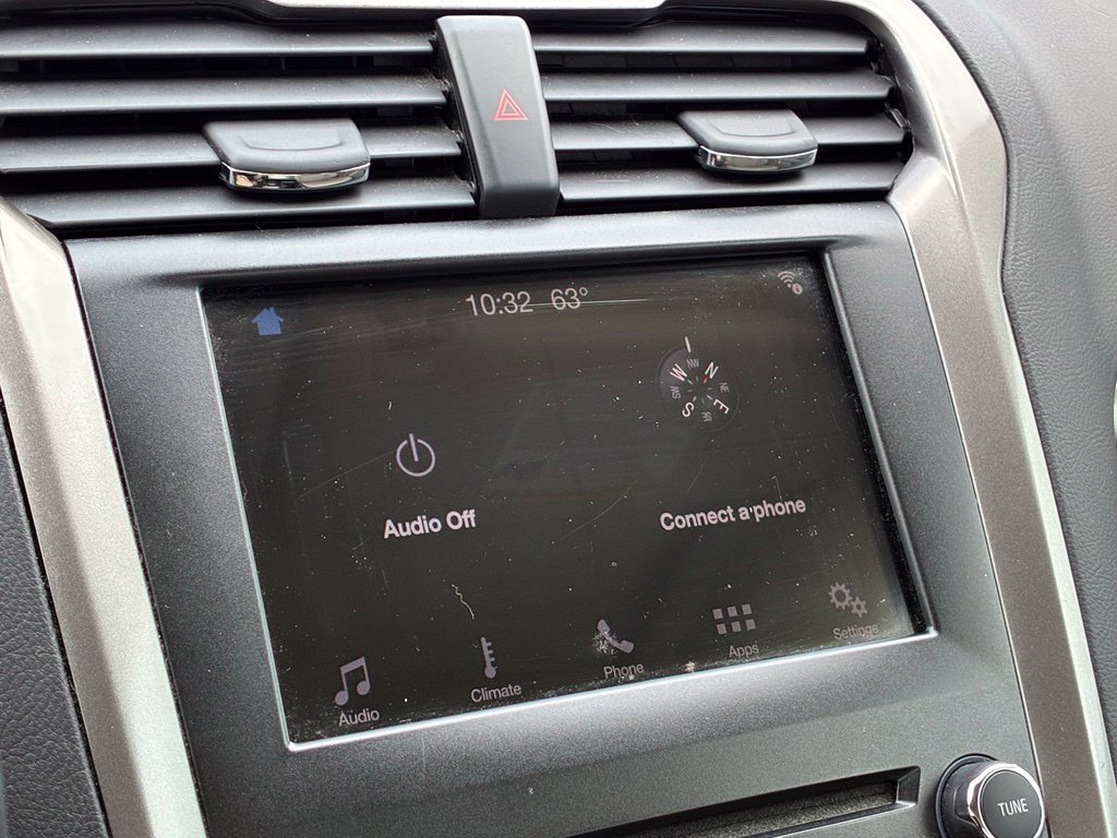Used 2018 Gold Ford SE image 16