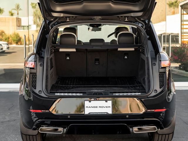 New 2026 Santorini Black Land Rover Dynamic SE image 25