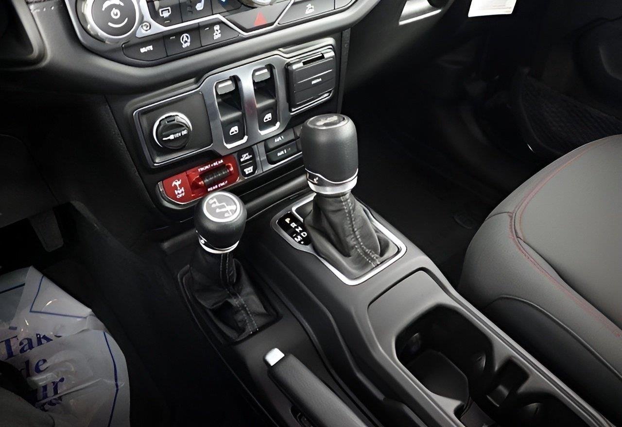 2025 Jeep Wrangler 2-Door Rubicon - Photo 13