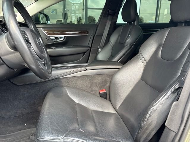 Used 2018 Gray Volvo T5 Momentum image 5