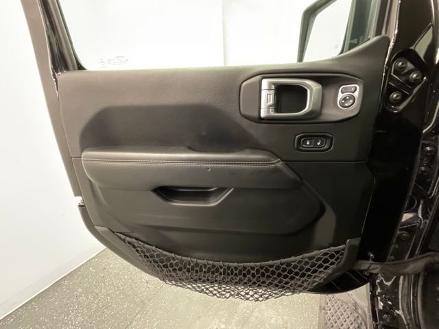 Used 2020 Black Jeep Overland image 9
