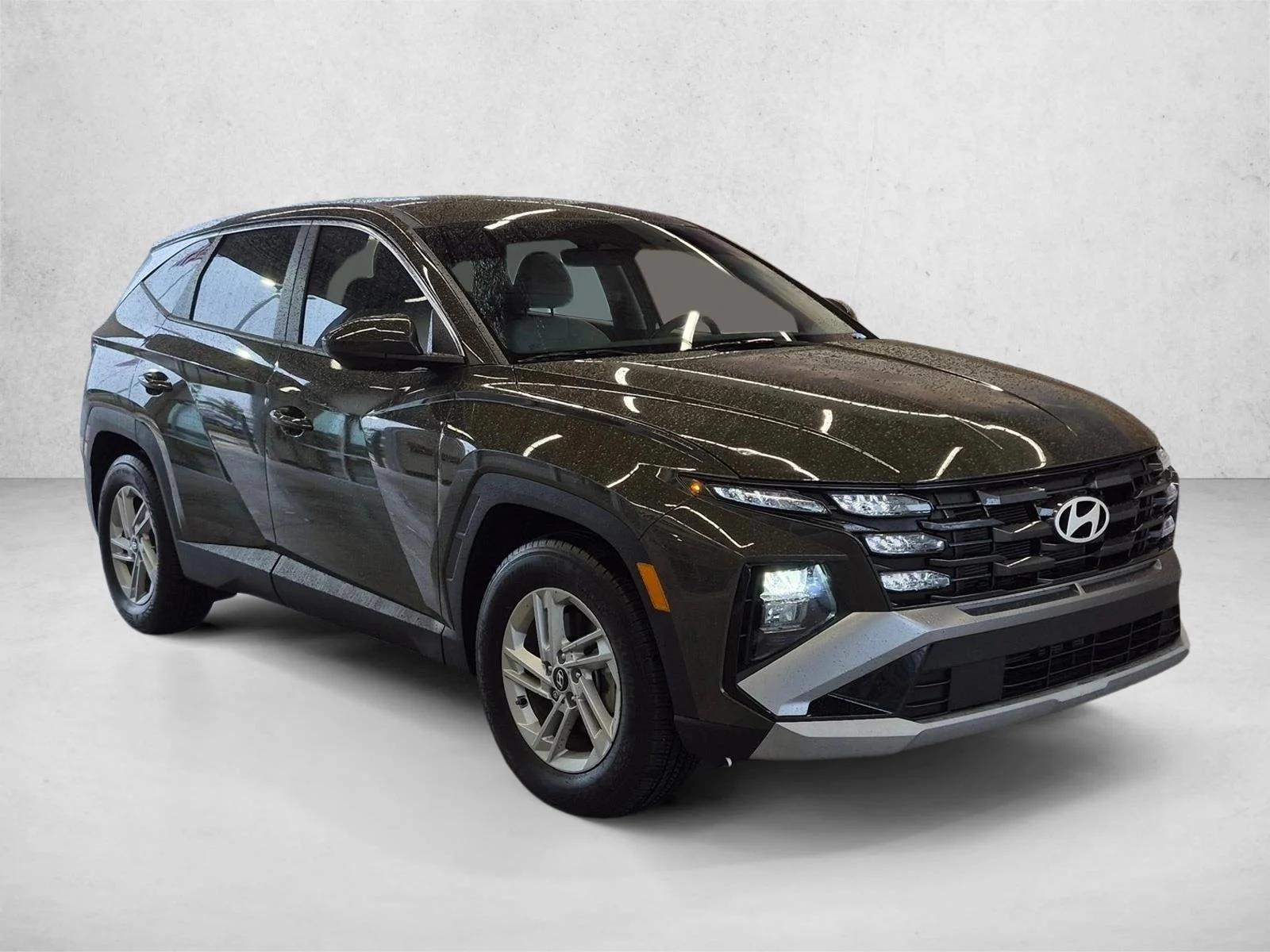 Used 2025 Rockwood Green Hyundai SE image 2