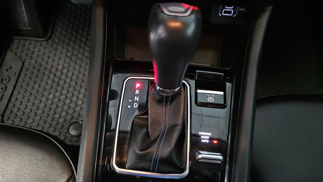 Used 2022 Velvet Red Pearlcoat Jeep Latitude image 19