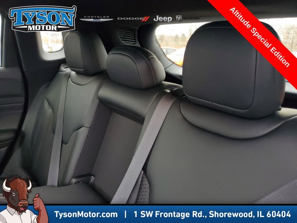 New 2026 Diamond Black Crystal Pearlcoat Jeep Latitude image 11