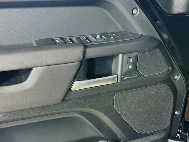New 2026 Santorini Black Land Rover S image 20