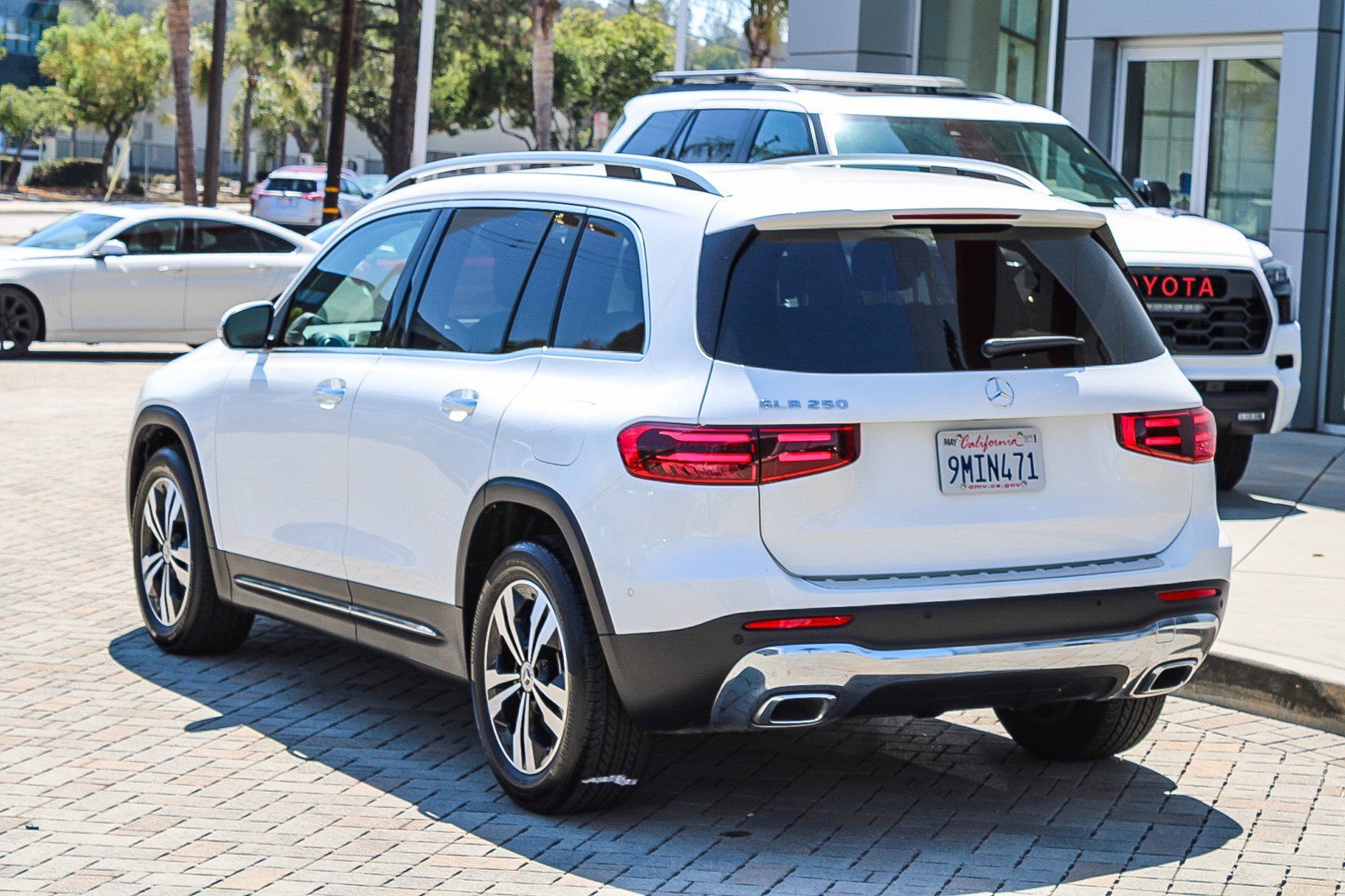 Used 2024 Polar White Mercedes-Benz GLB 250 image 8