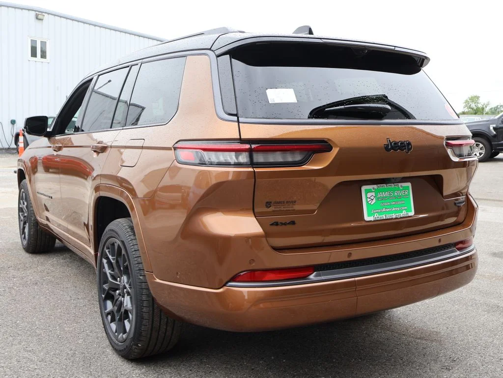 New 2026 Copper Shino Metallic Clear-Coat Exterior Paint Jeep Summit image 3