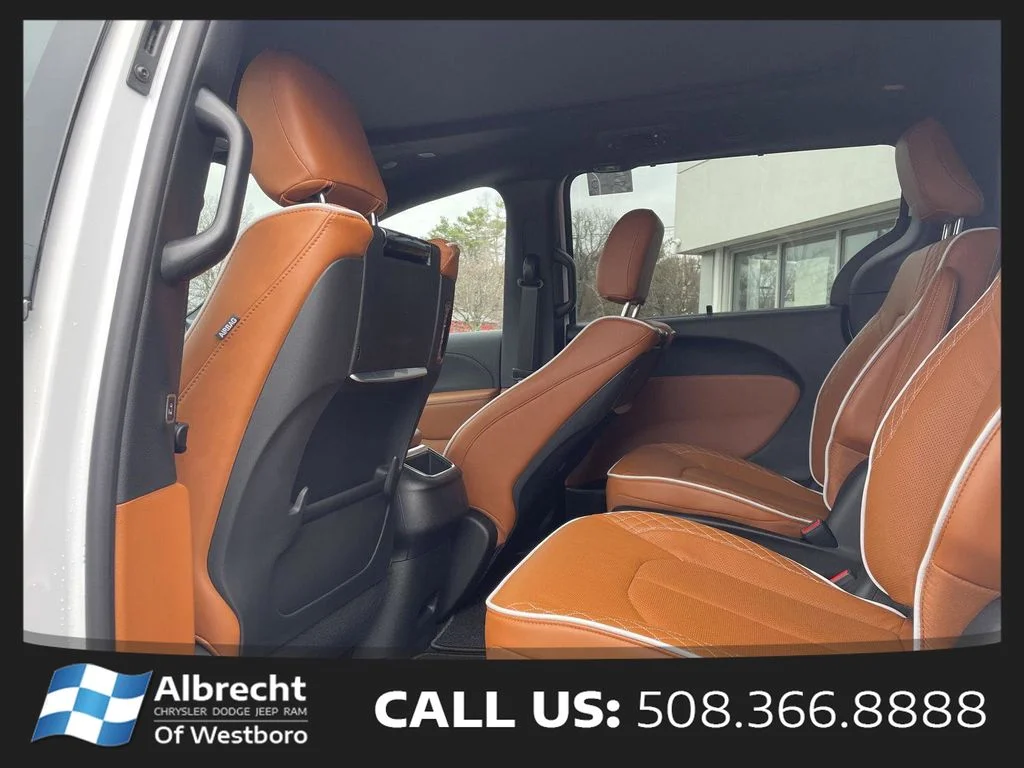 New 2026 Bright White Clear-Coat Exterior Paint Chrysler Pinnacle image 11
