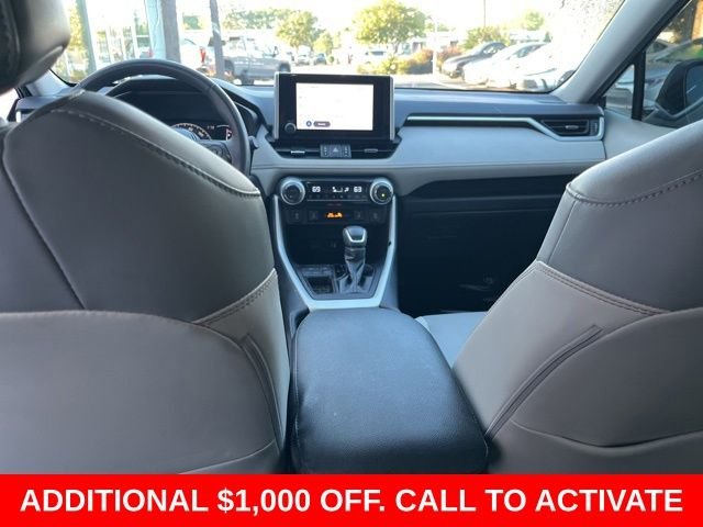 Used 2023  Toyota XLE Premium image 17