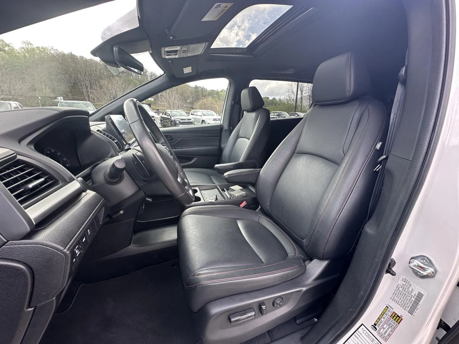 Used 2025 Platinum White Pearl Honda Sport-L image 9