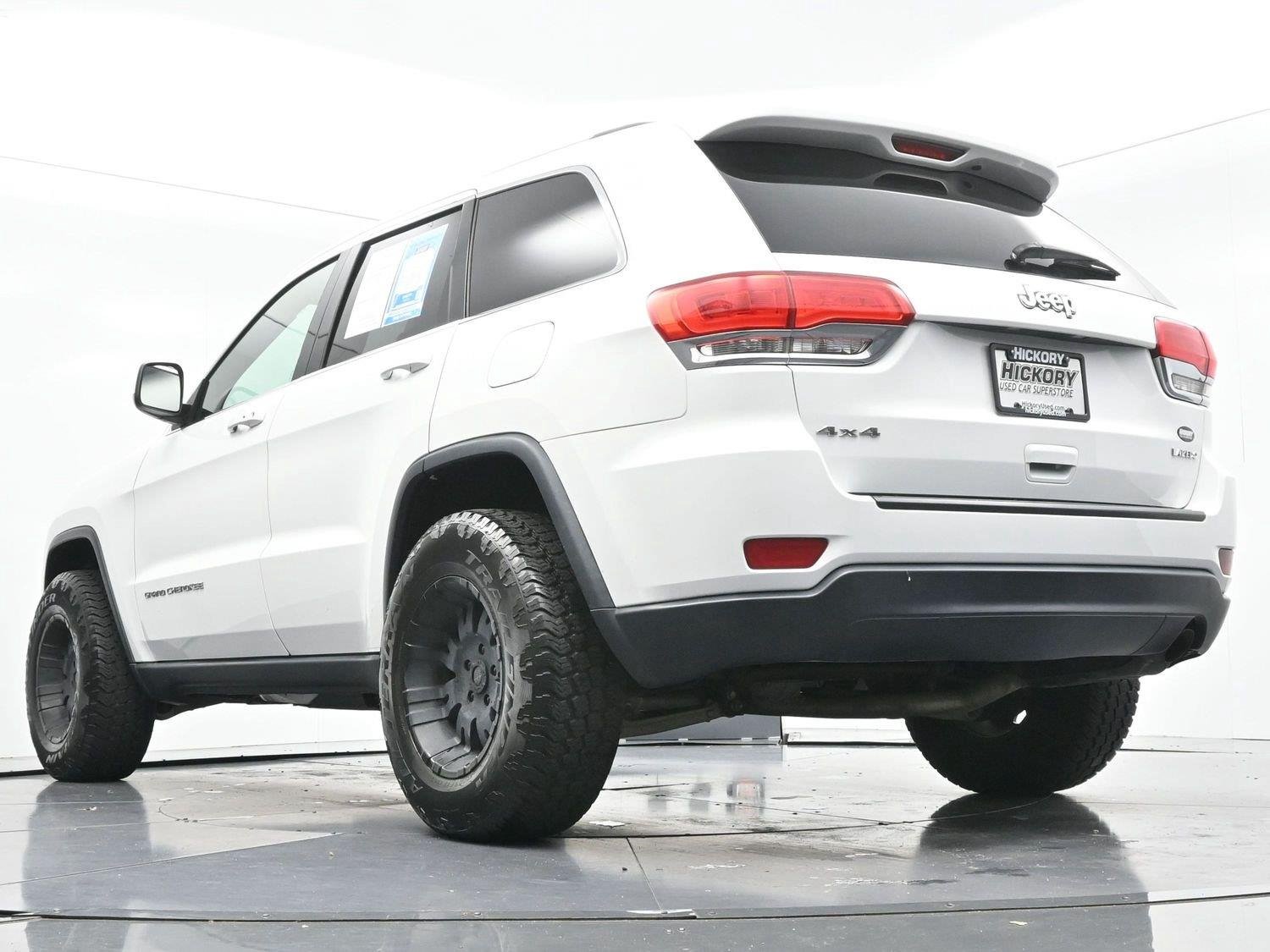 Used 2016 Bright White Clearcoat Jeep Laredo image 43