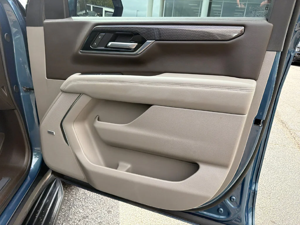 Used 2025 Blue GMC Elevation image 14