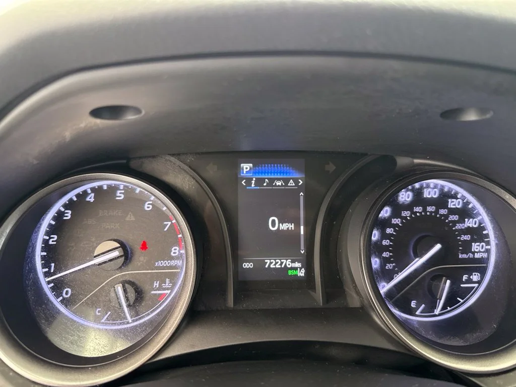 Used 2022 Off-white Toyota SE image 25