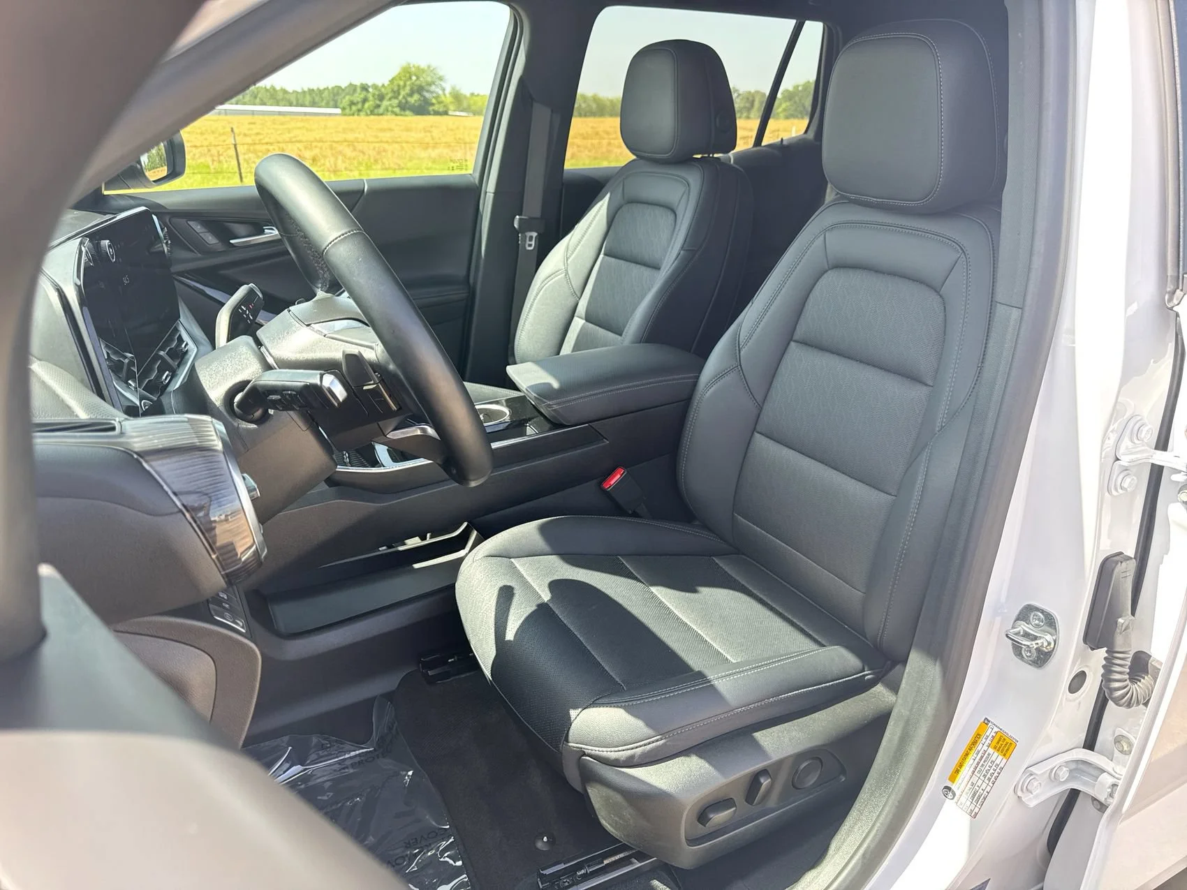 Used 2025 Summit White Chevrolet FWD LT image 11