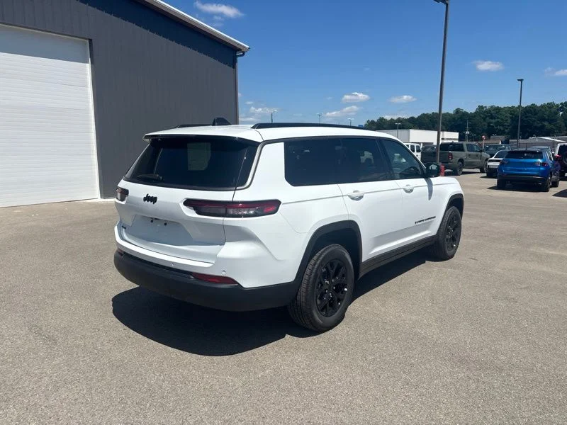 New 2026 Bright White Clear-Coat Exterior Paint Jeep Altitude image 3
