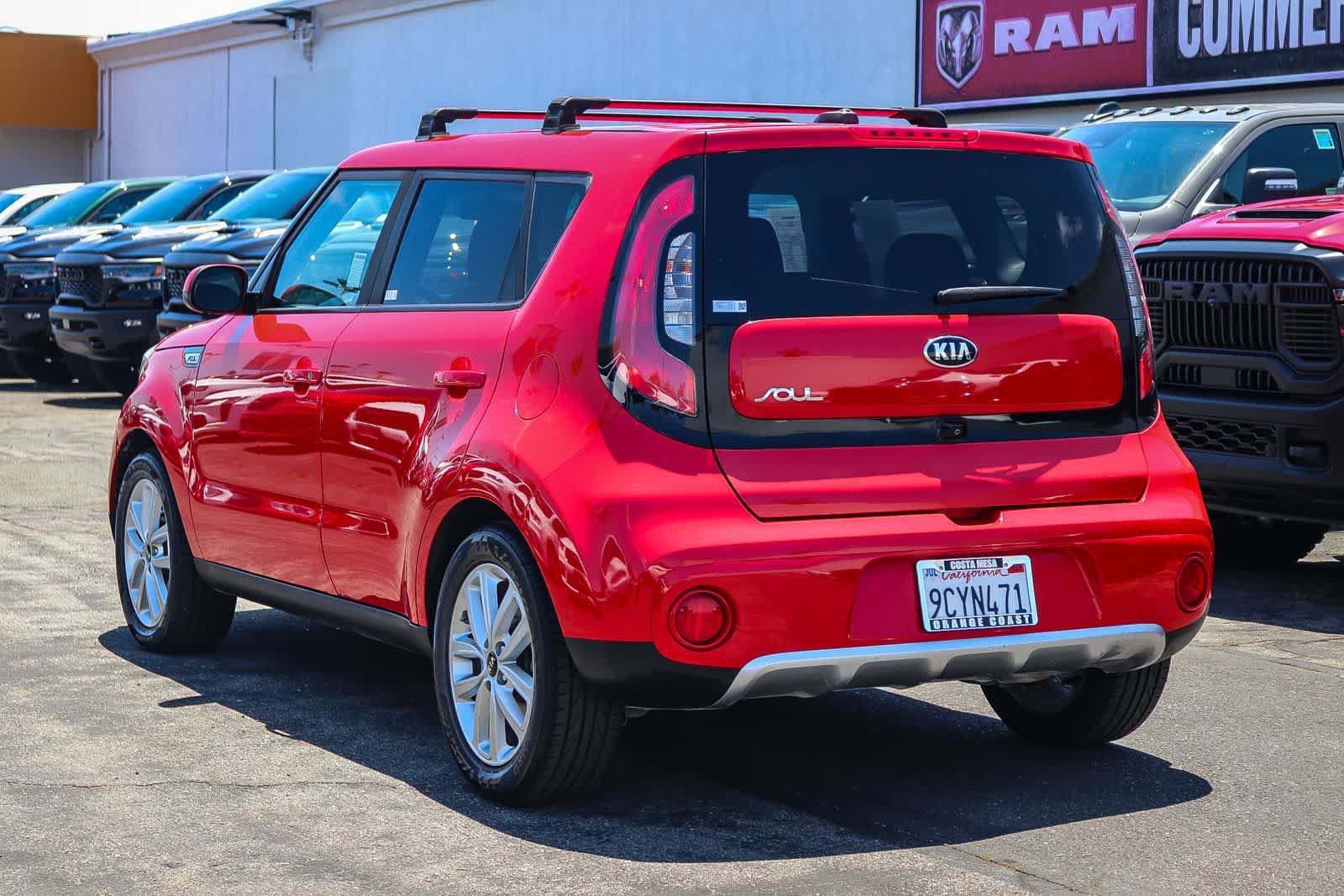 Used 2018 Inferno Red Kia + image 5