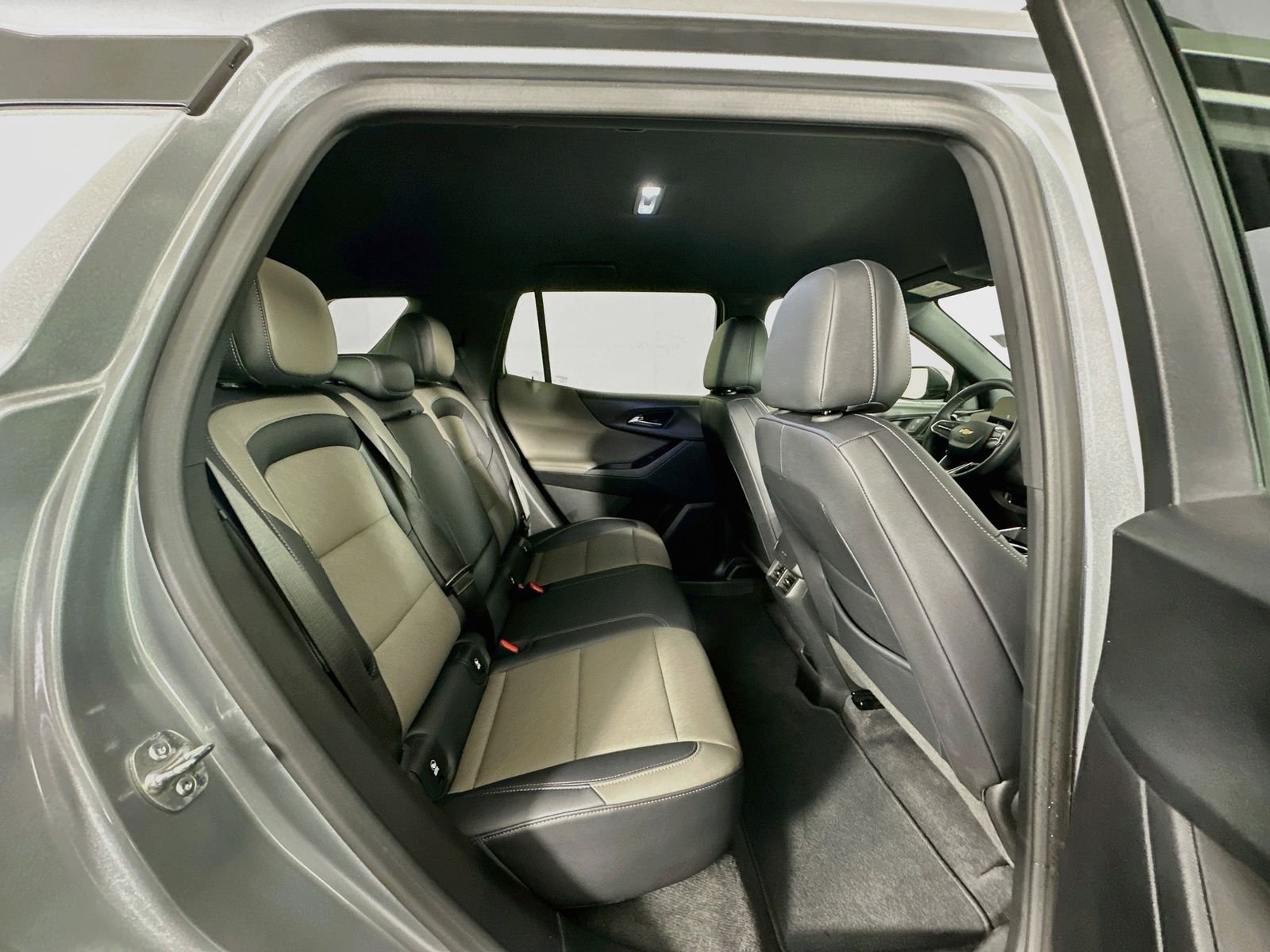 Used 2025 Sterling Gray Metallic Chevrolet LT image 28