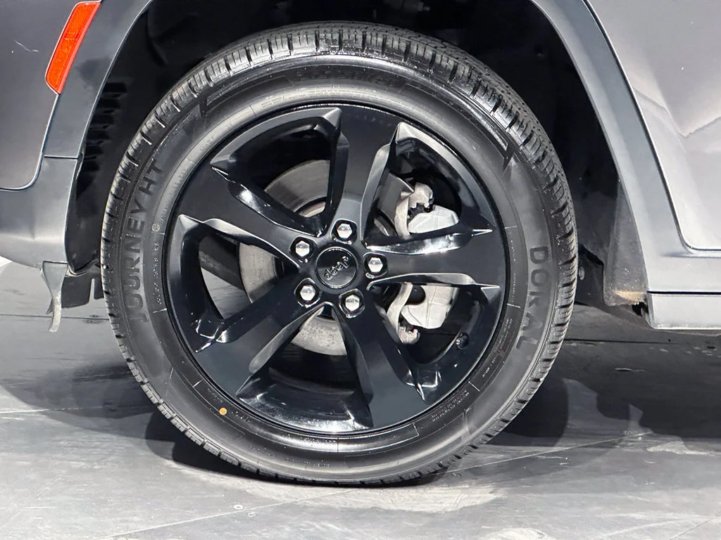 Used 2023 Gray Jeep Limited image 17