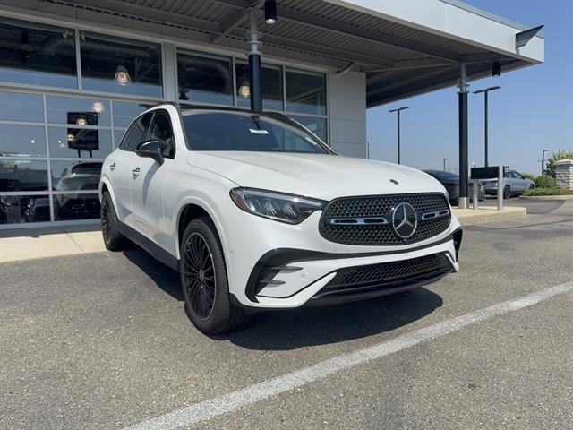 New 2026 MANUFAKTUR Moonlight White Metallic Mercedes-Benz GLC 300 4MATIC® image 21