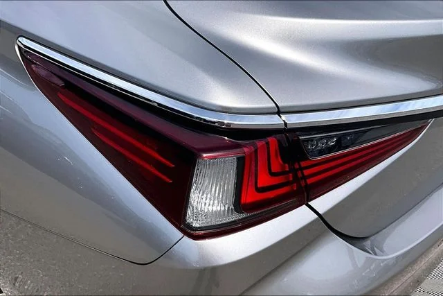 Used 2020 Silver Lexus 350 Luxury image 32