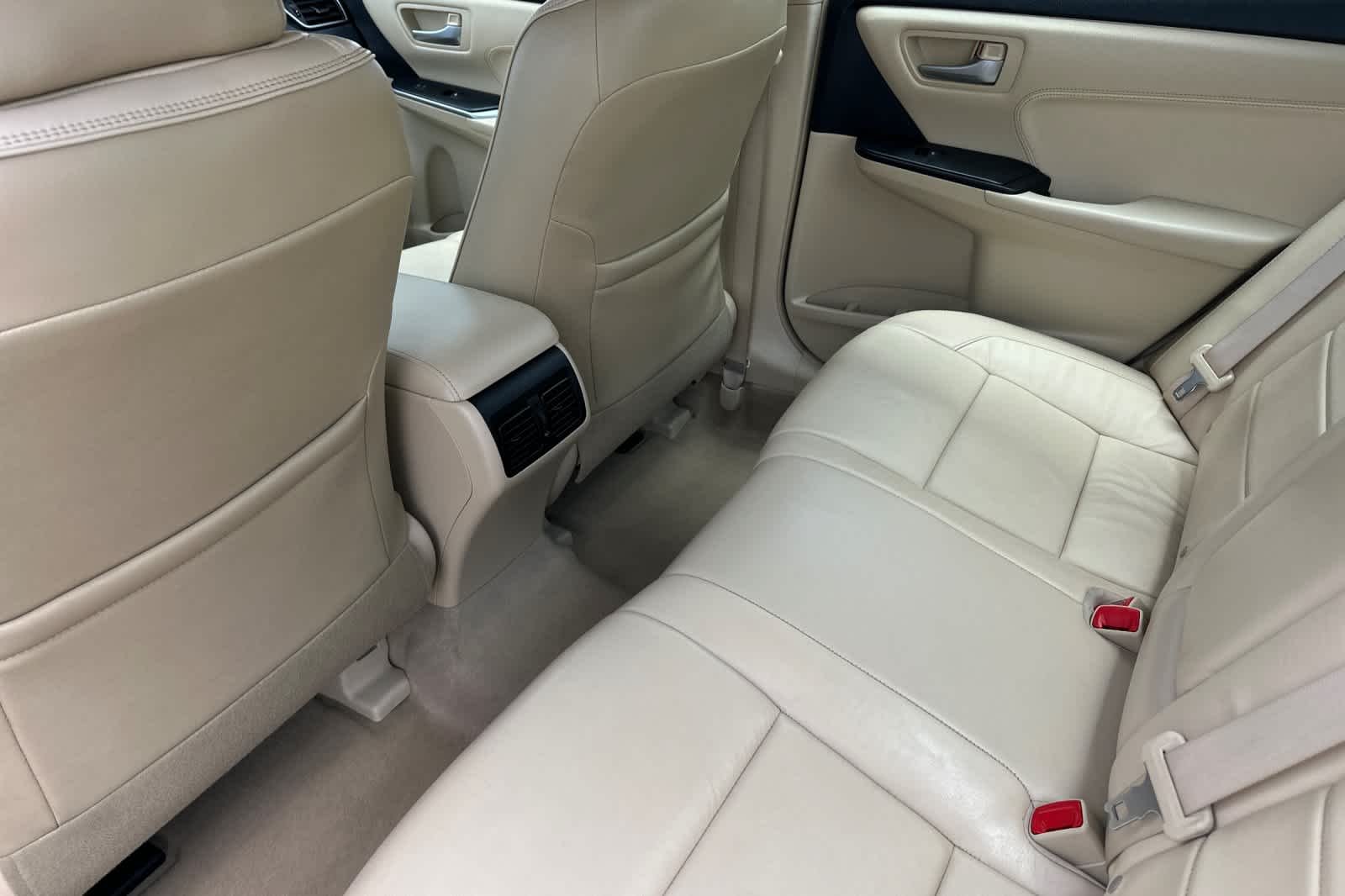 Used 2015 Blizzard Pearl Toyota XLE image 12