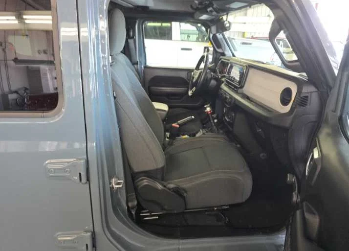 Used 2024 Anvil Clear Coat Jeep Sport image 10