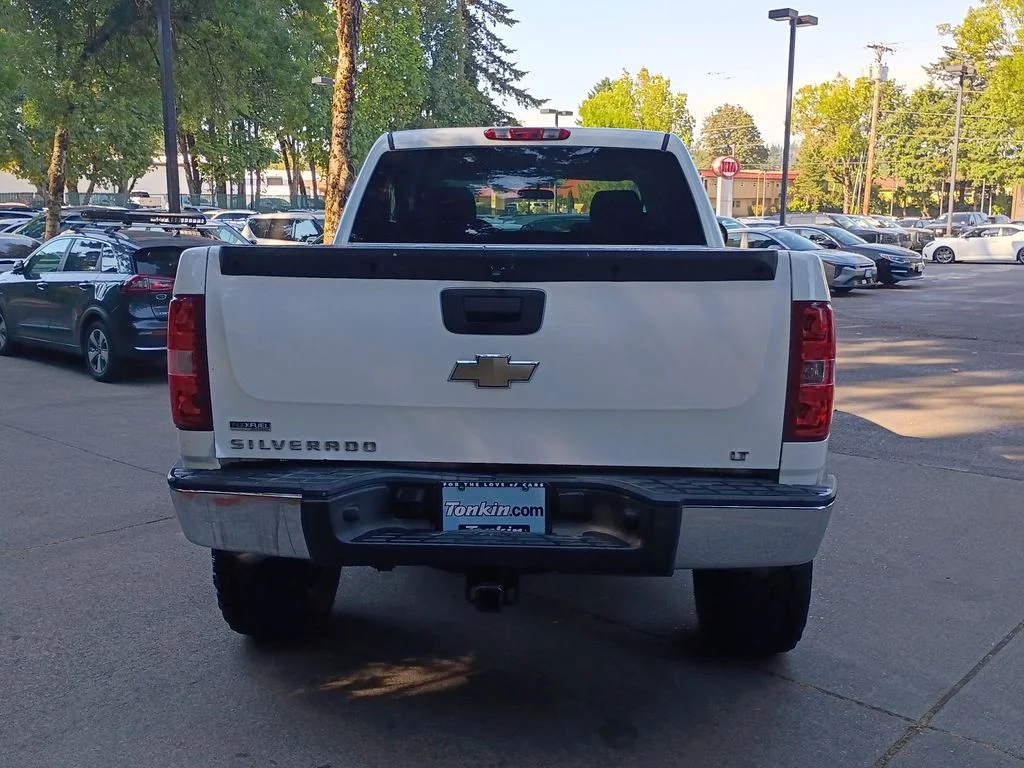 Used 2009 Summit White (Fleet) Chevrolet LT image 5