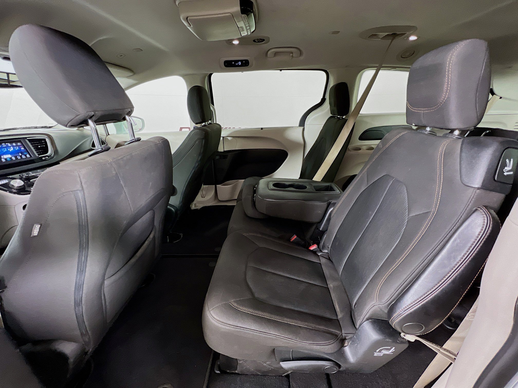 Used 2018 Bright White Clearcoat Chrysler TOURING PLUS image 22