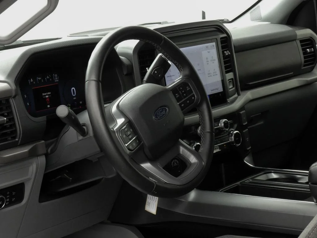 Used 2025 Silver Ford XLT image 7