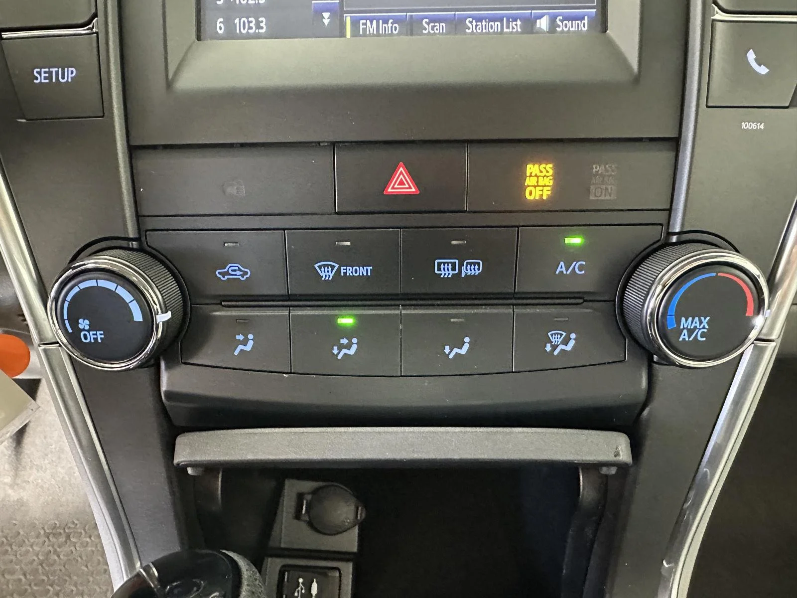 Used 2017 Parisian Night Pearl Toyota SE image 11