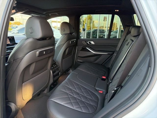 Used 2026 White BMW sDrive40i image 23