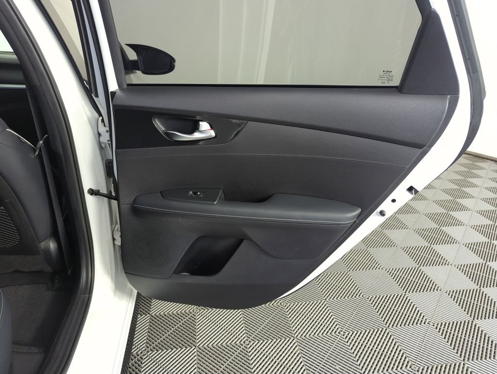 Used 2023 White Kia GT-Line image 32