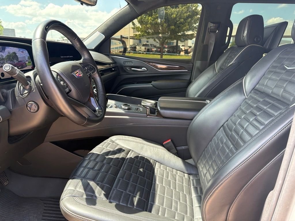 Used 2023 White Cadillac Sport Platinum image 7